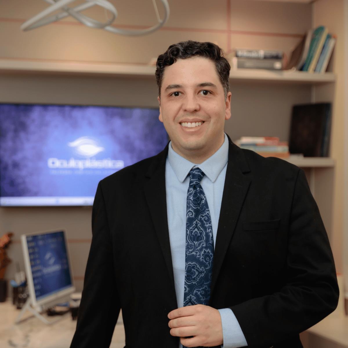 Dr. Tiago Franco Martins, cirurgião oculoplástico em Passo Fundo
